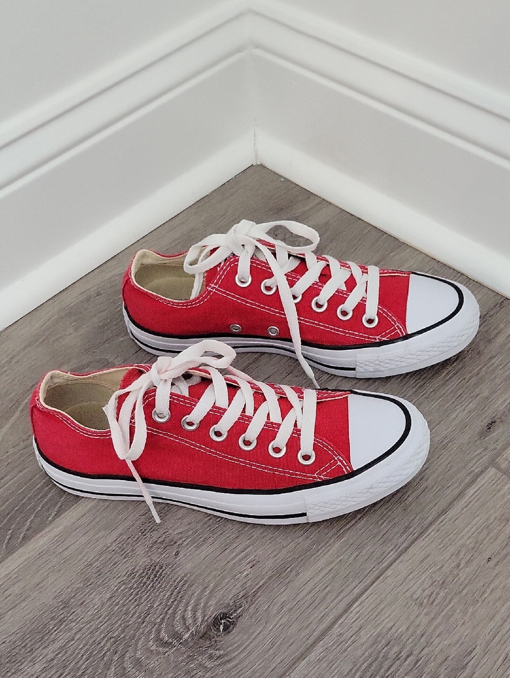 Converse All Star W9men's Size 7 Red Sneakers - Picture 2 of 7
